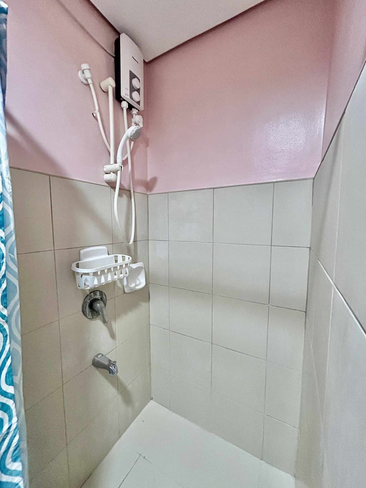 Fully Furnished 1 Bedroom Unit Avida Tower 2 - photo 4