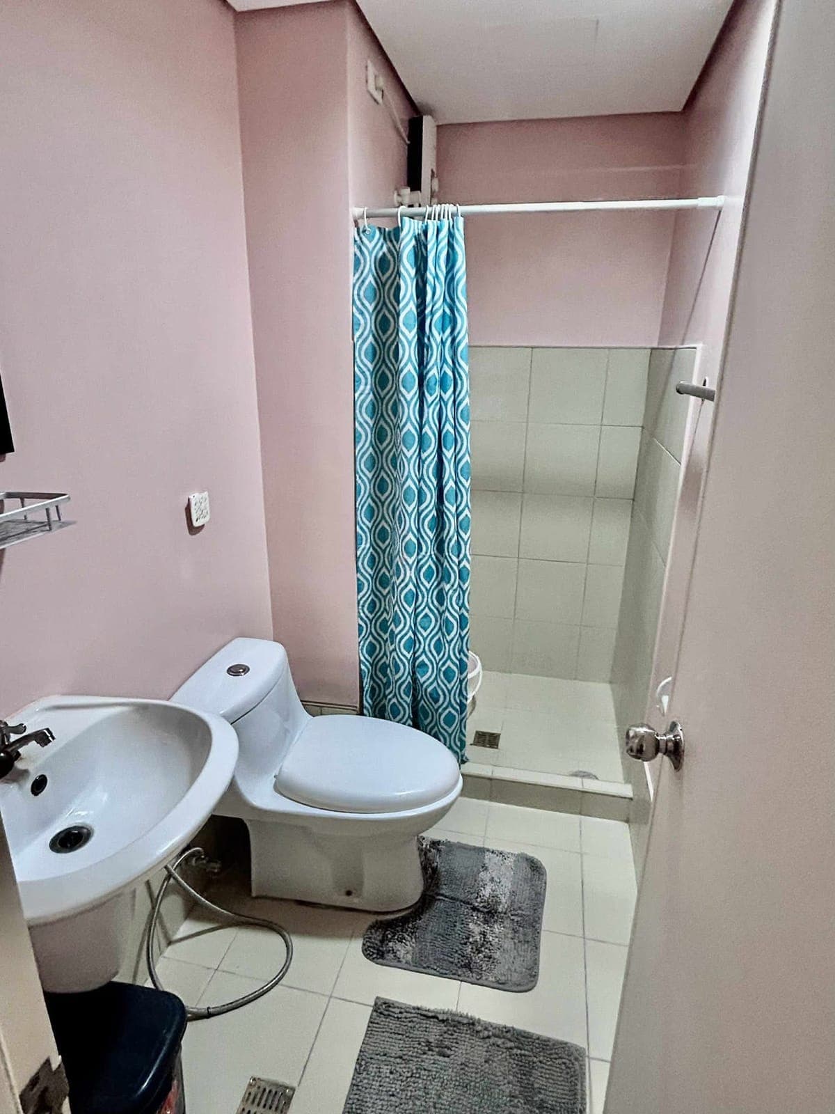 Fully Furnished 1 Bedroom Unit Avida Tower 2 - photo 7