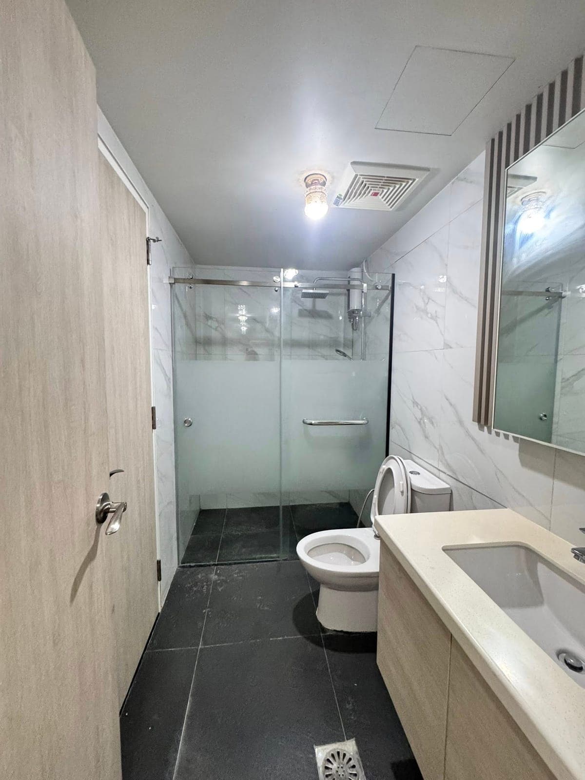 🏢 FOR RENT: Stylish 2-Bedroom Loft at Mandani Bay Suites 🌇 - photo 11