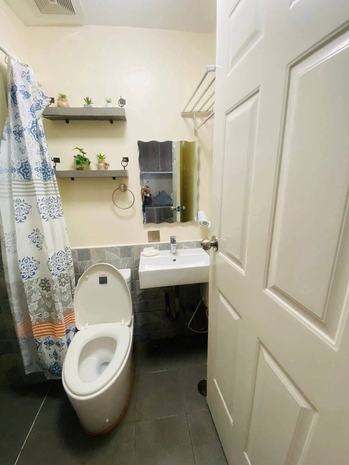 ✨STUDIO UNIT FOR RENT with BALCONY - photo 4