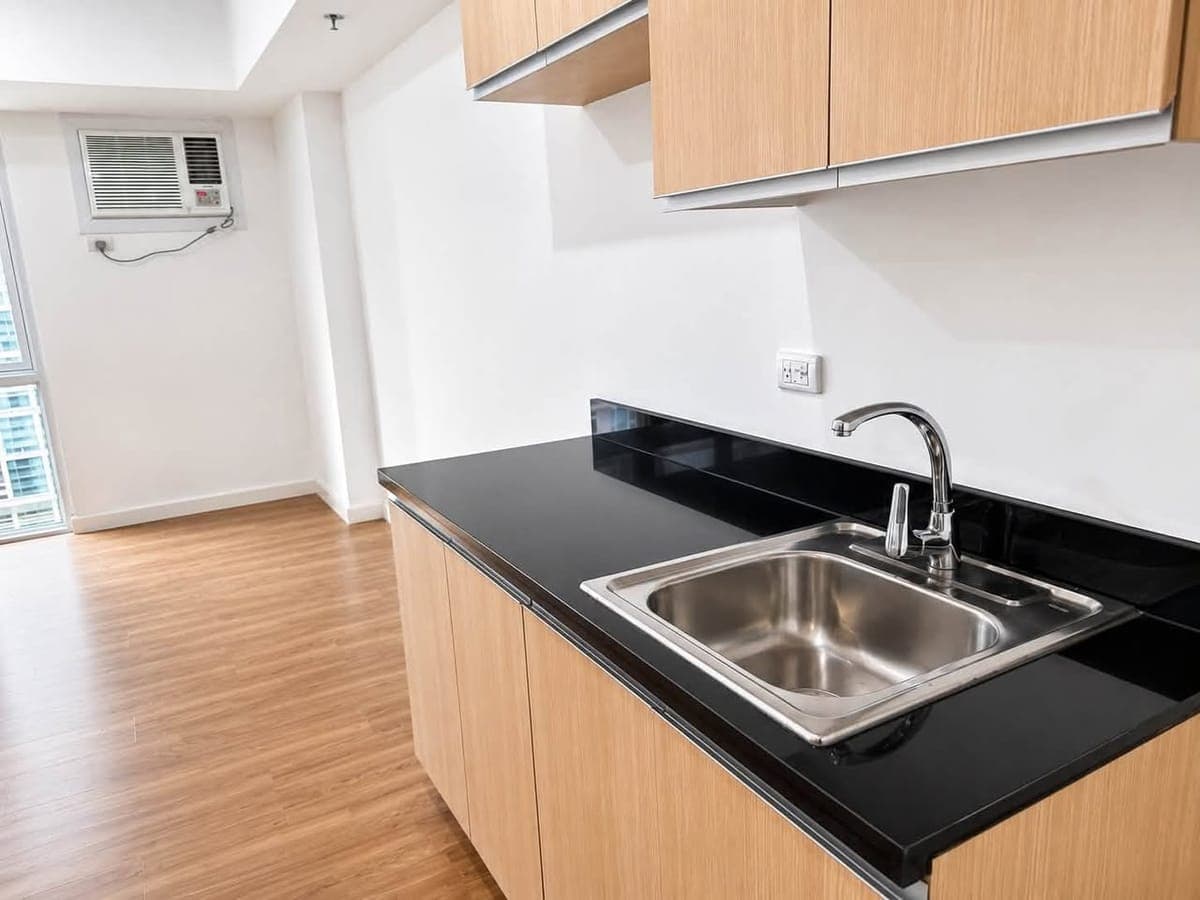 FOR RENT : THE VERANDA STUDIO UNIT - photo 3