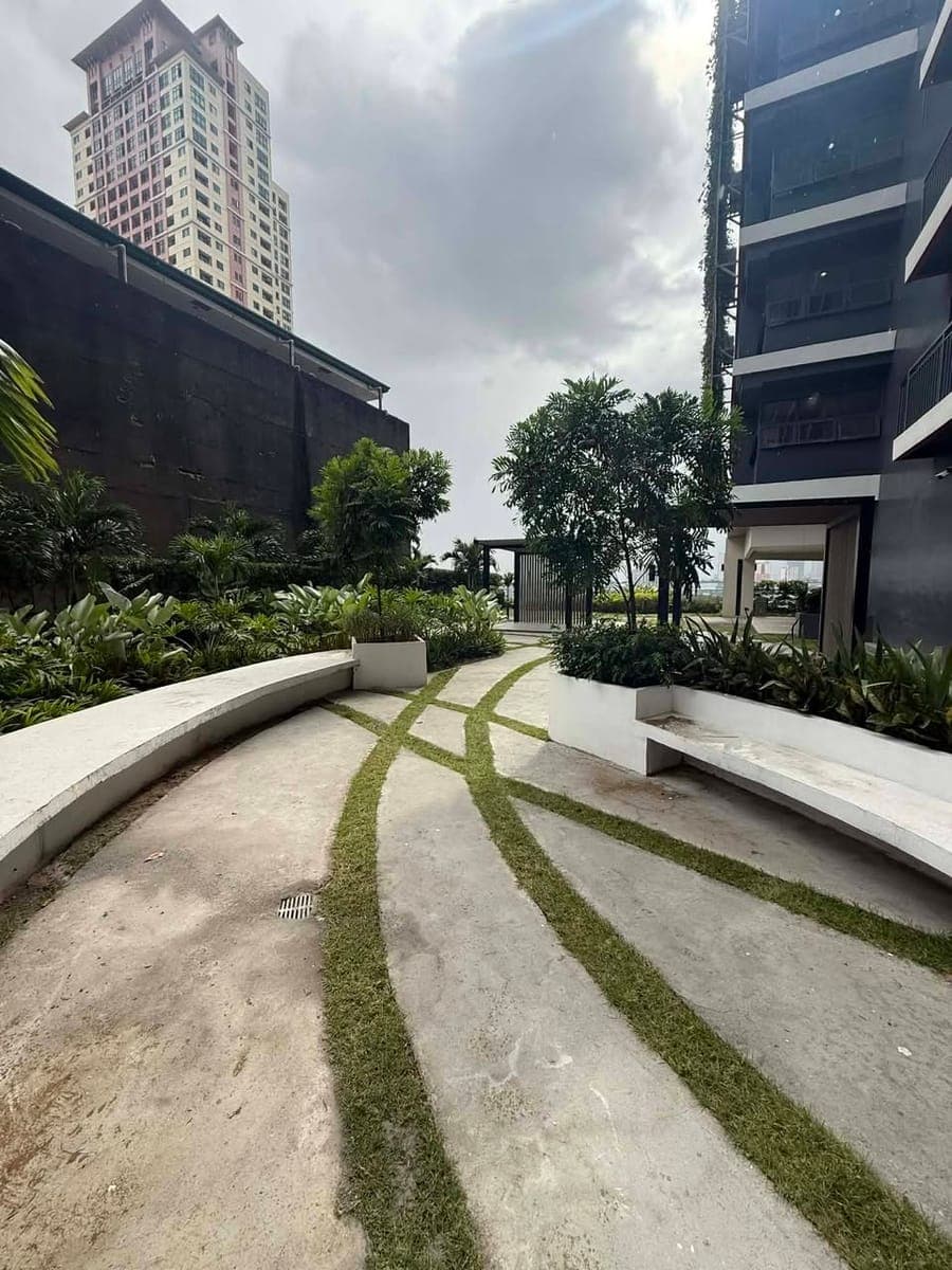 red residences chino roces - photo 5