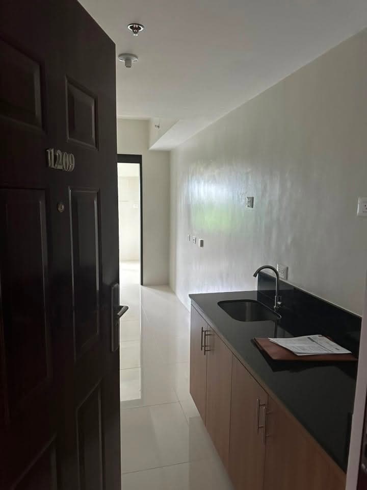 For Rent: Newly Turned Over 1 BR Unit - Ridgewood Towers Premier (12th Flr) - photo 1