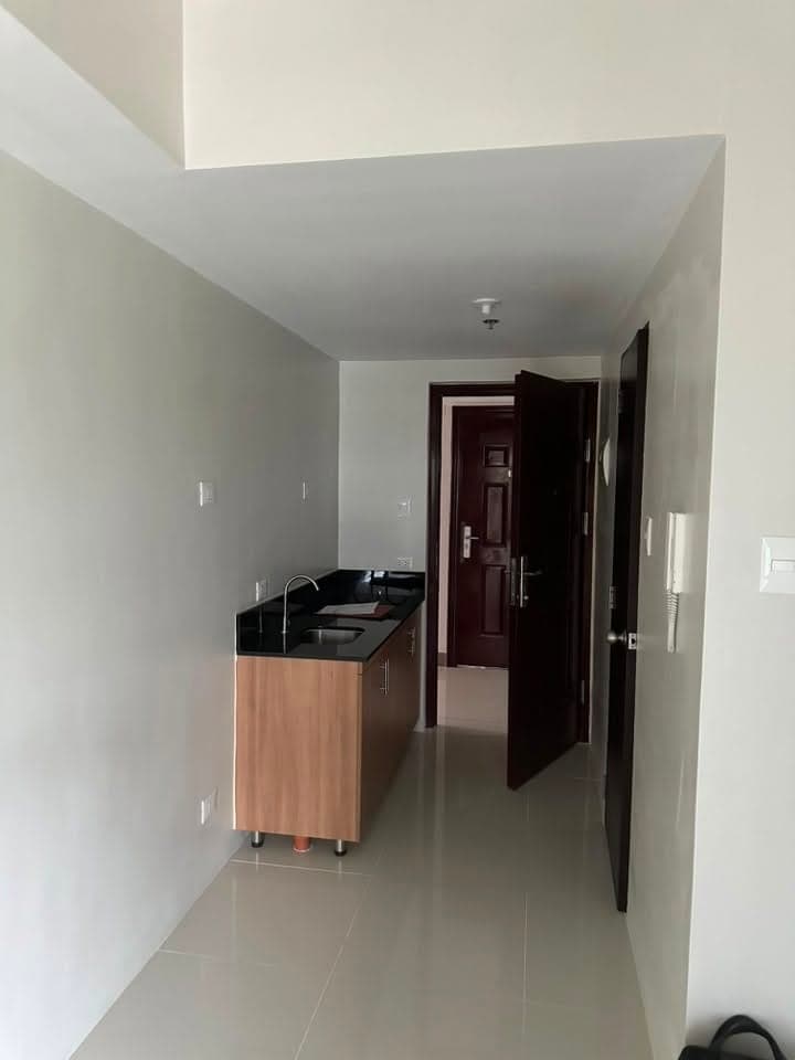 For Rent: Newly Turned Over 1 BR Unit - Ridgewood Towers Premier (12th Flr) - photo 2