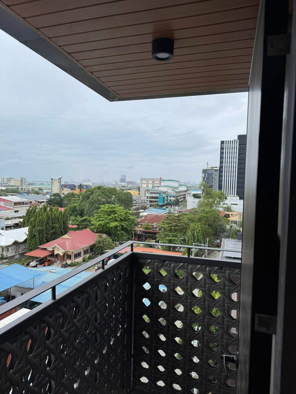 ‼️Condo For Rent in AIDA ISABEL RESIDENCES , A.S FORTUNA Mandaue City‼️ LANDMARK: DUNKIN DONUT 👉It... - photo 6