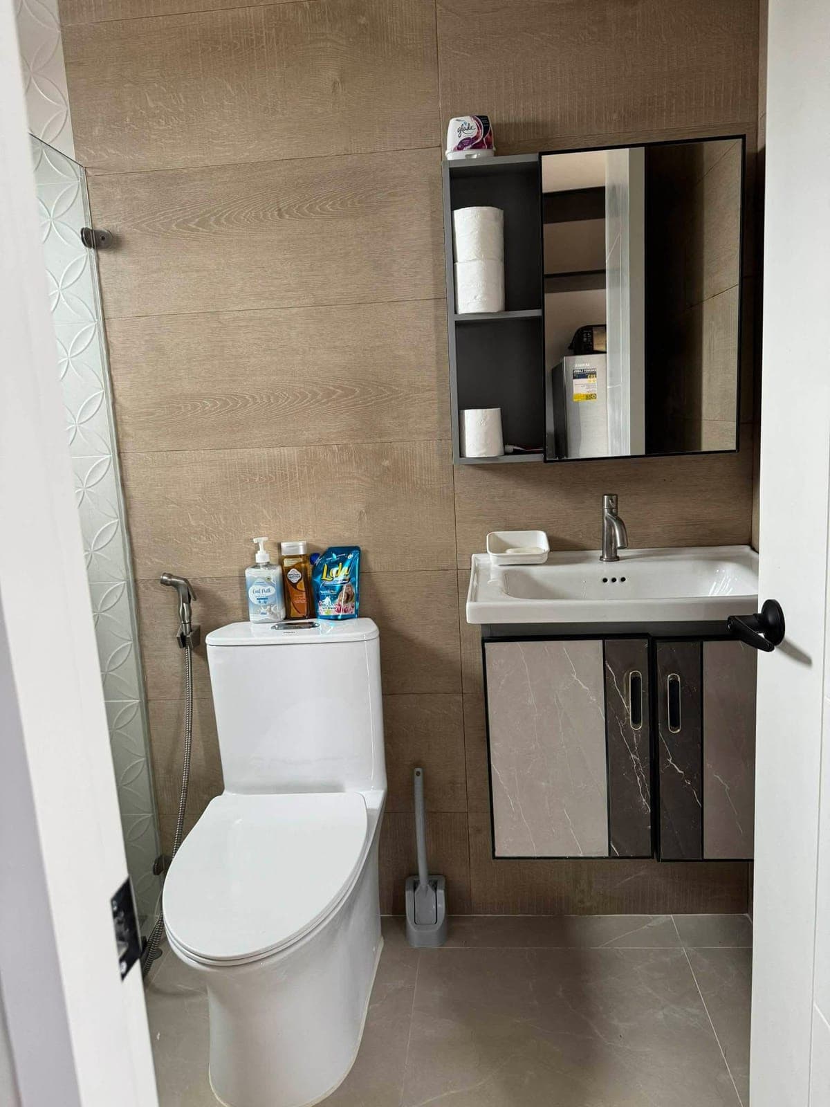 ‼️Condo For Rent in AIDA ISABEL RESIDENCES , A.S FORTUNA Mandaue City‼️ LANDMARK: DUNKIN DONUT 👉It... - photo 8