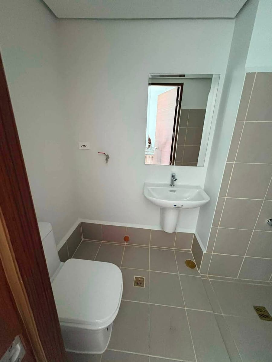 Quantum residences buendia. Studio bare for rent. 15k only. Long term. 2+1 terms.-09321744109-viber/whatsapp - photo 2