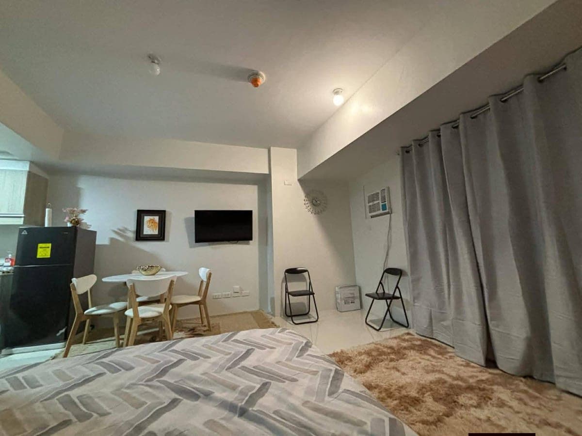 Taft East Gate available studio unit 25k/monthly inclusive condo dues. 😊 - photo 2