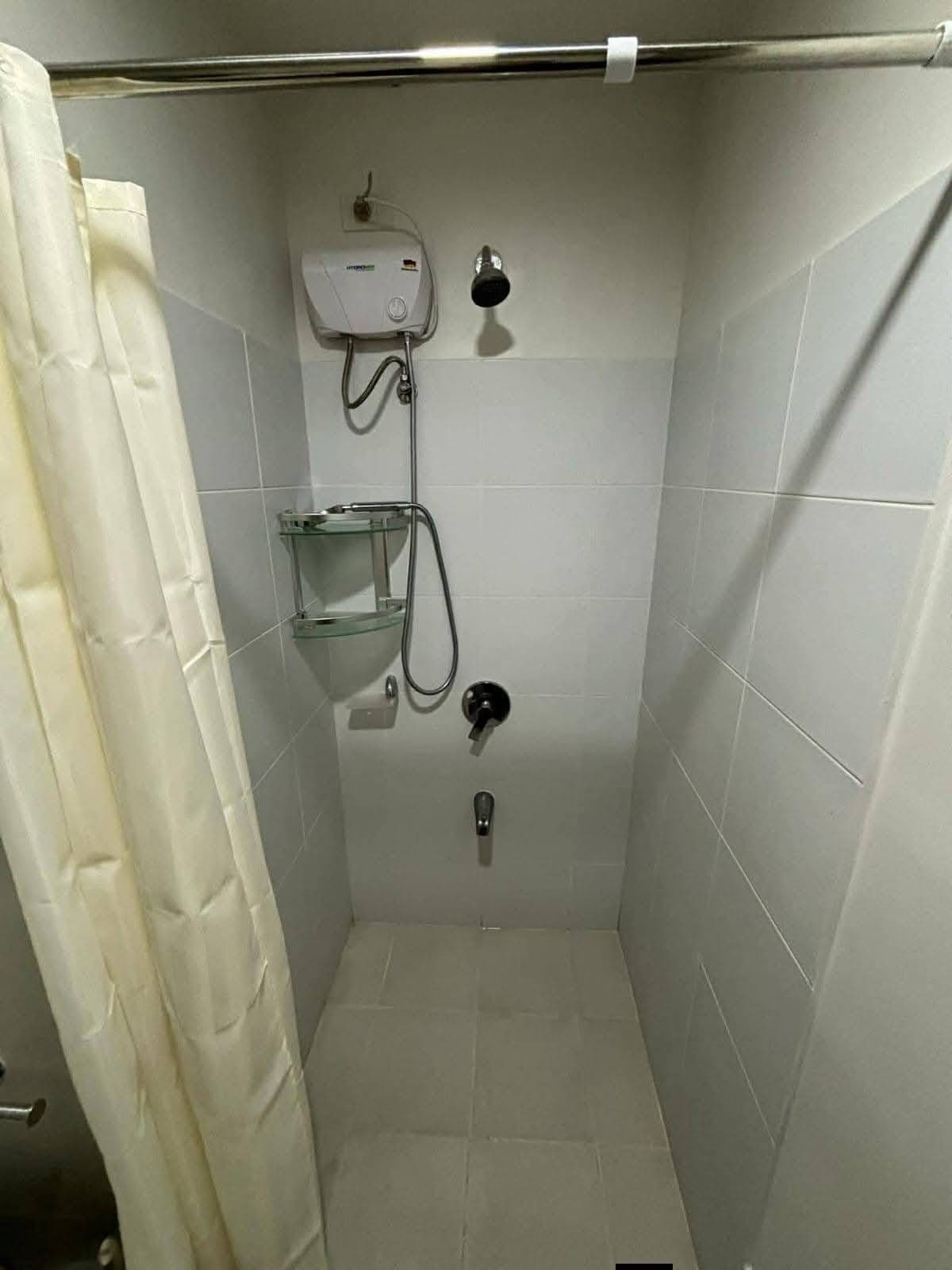 Taft East Gate available studio unit 25k/monthly inclusive condo dues. 😊 - photo 3