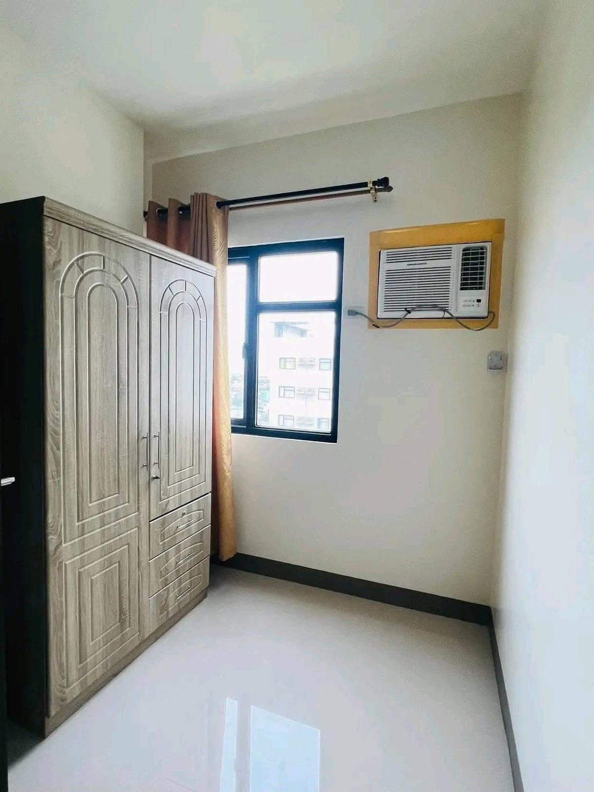 Looking for a cozy unit in the heart of the city? This 18th-floor  studio unit in Casa Mira Towers -... - photo 1