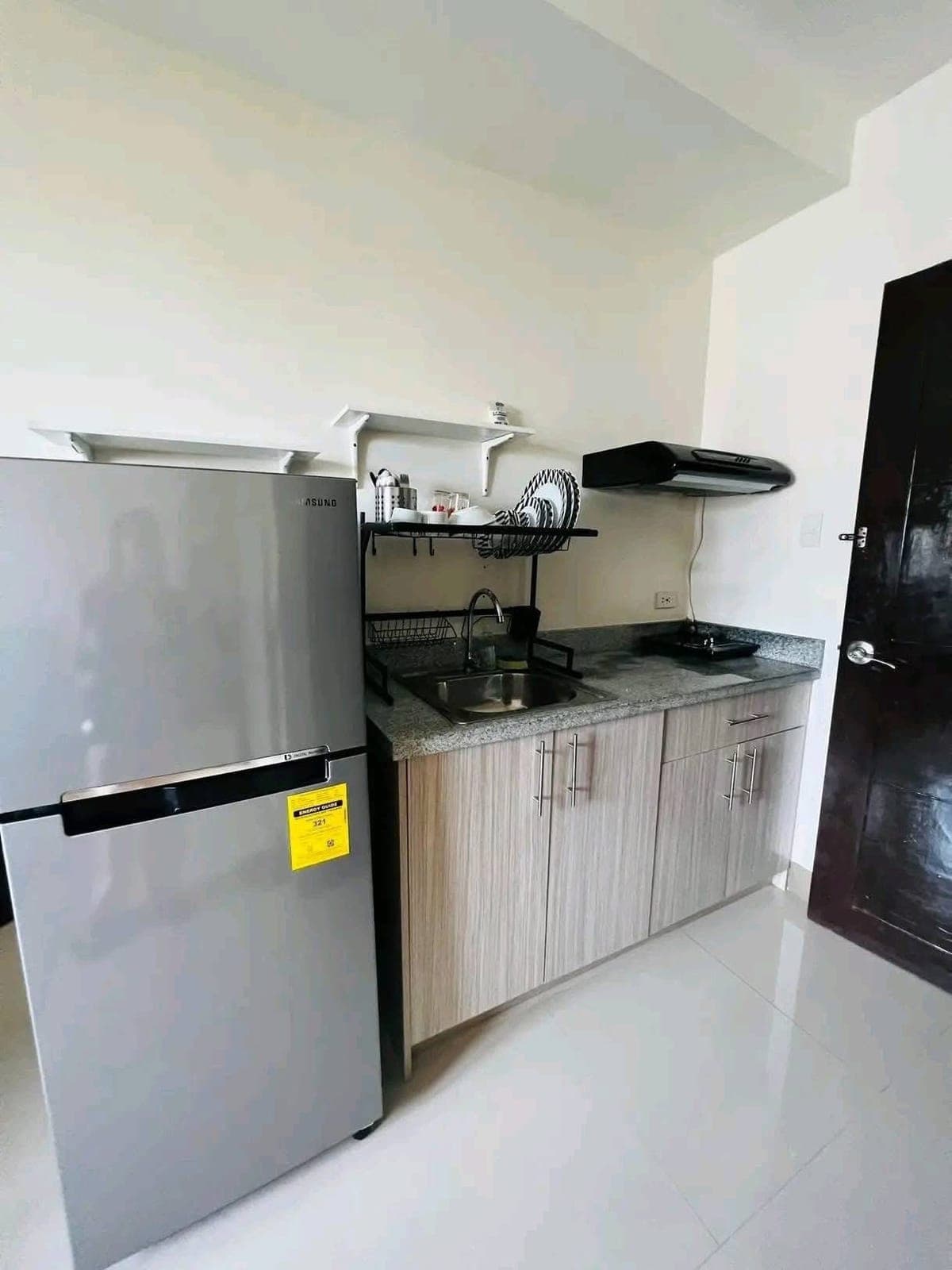 Looking for a cozy unit in the heart of the city? This 18th-floor  studio unit in Casa Mira Towers -... - photo 2