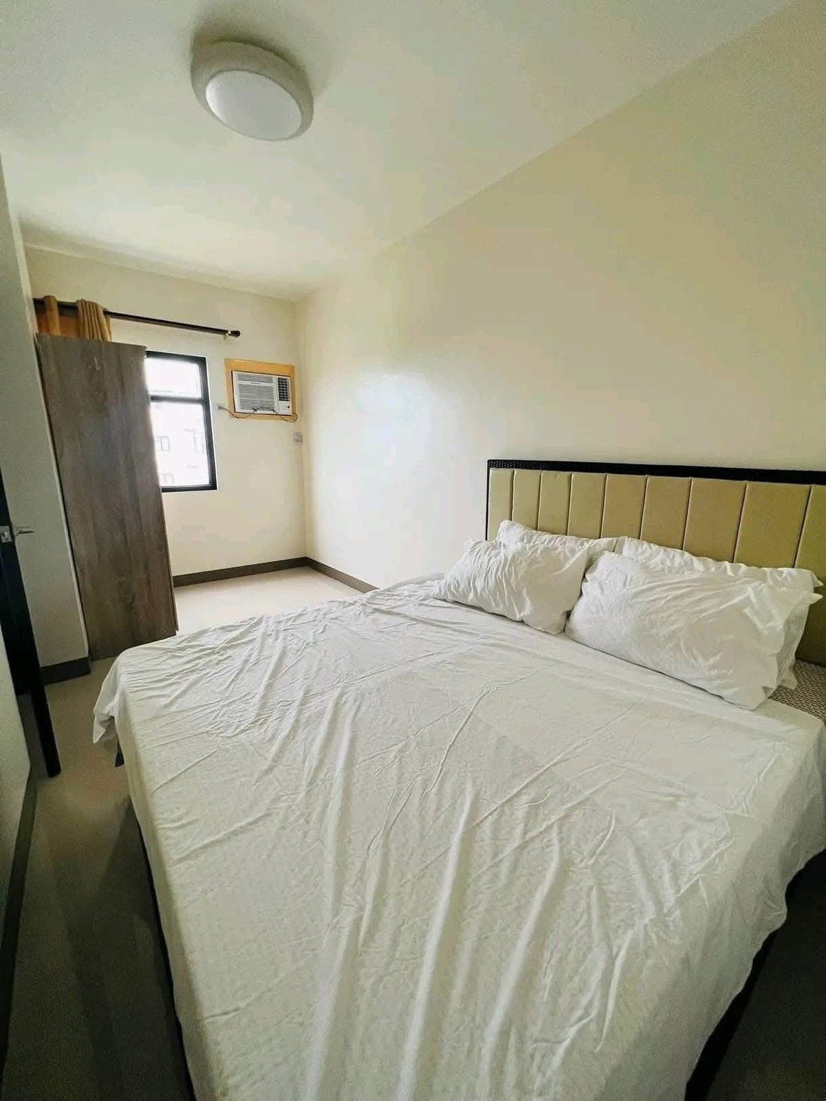 Looking for a cozy unit in the heart of the city? This 18th-floor  studio unit in Casa Mira Towers -... - photo 6