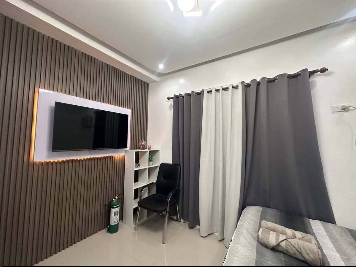 WEST JONES RESIDENCES — Mountain View Unit | 12th Floor - photo 2