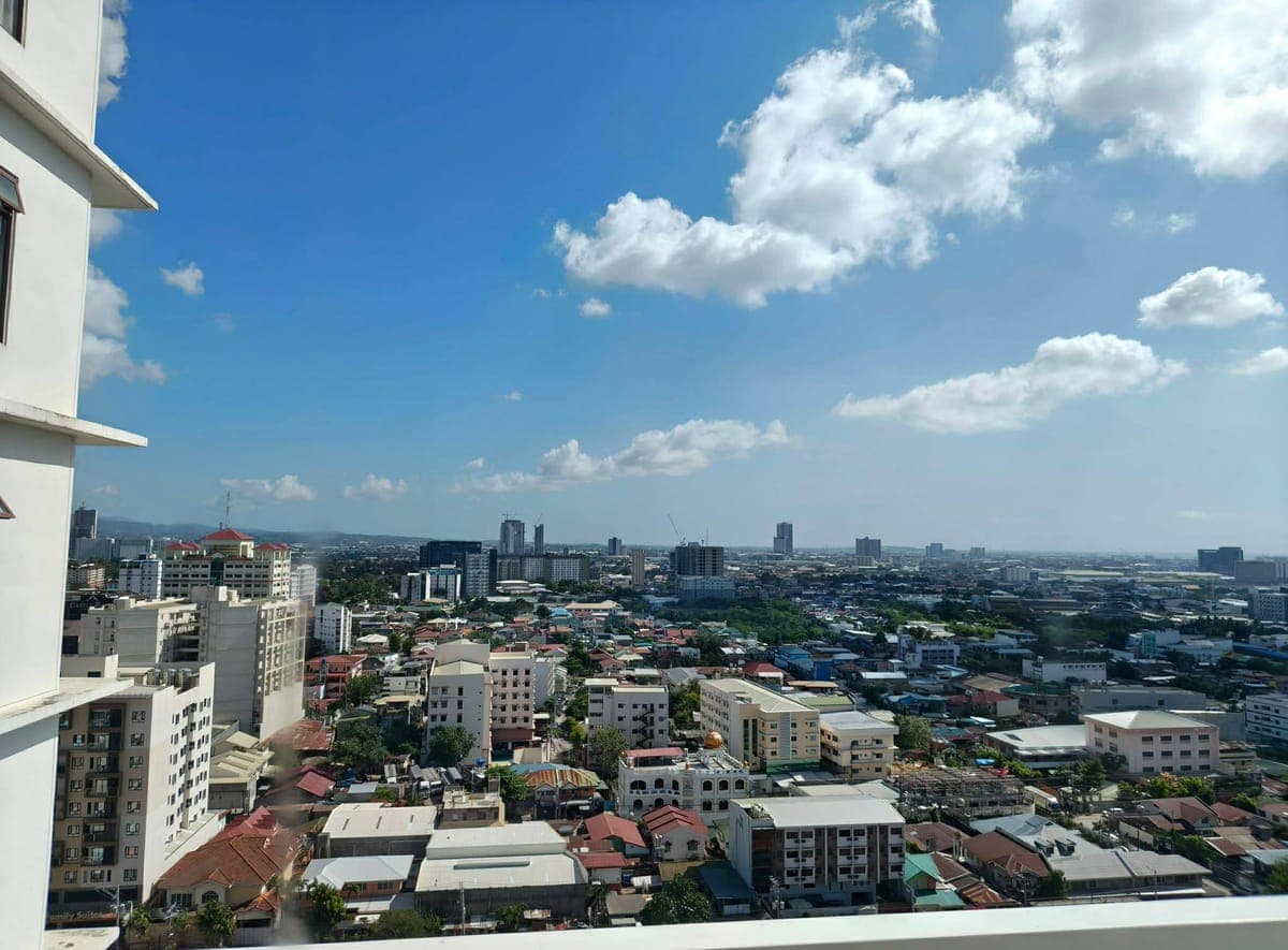 CONDO NEAR AYALA , SM,  LANDERS, BONIFACIO DISTRICT - photo 6