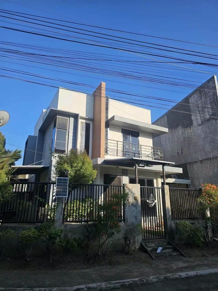 HOUSE FOR RENT – GOLDEN GLOW NORTH 1 CORNER - photo 1
