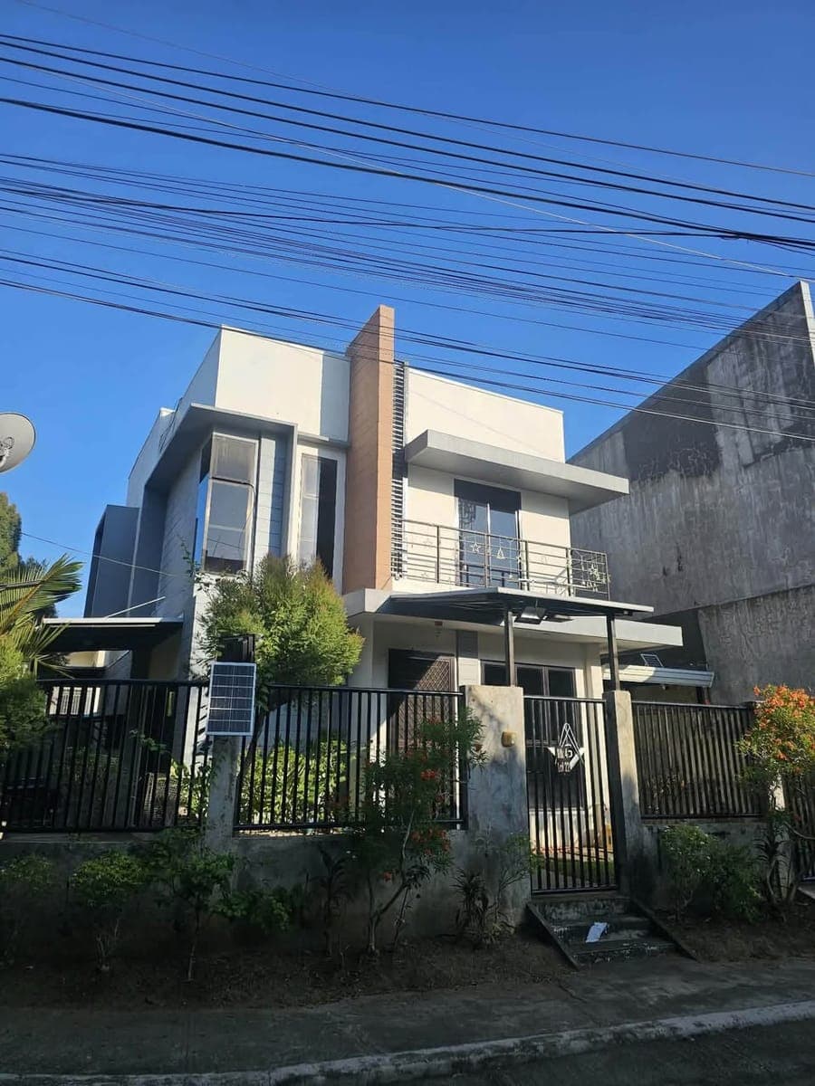HOUSE FOR RENT – GOLDEN GLOW NORTH 1 CORNER - photo 1