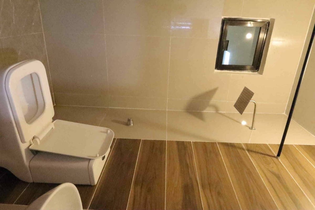 FLOOD FREE‼️FOR SALE OR RENT - photo 2