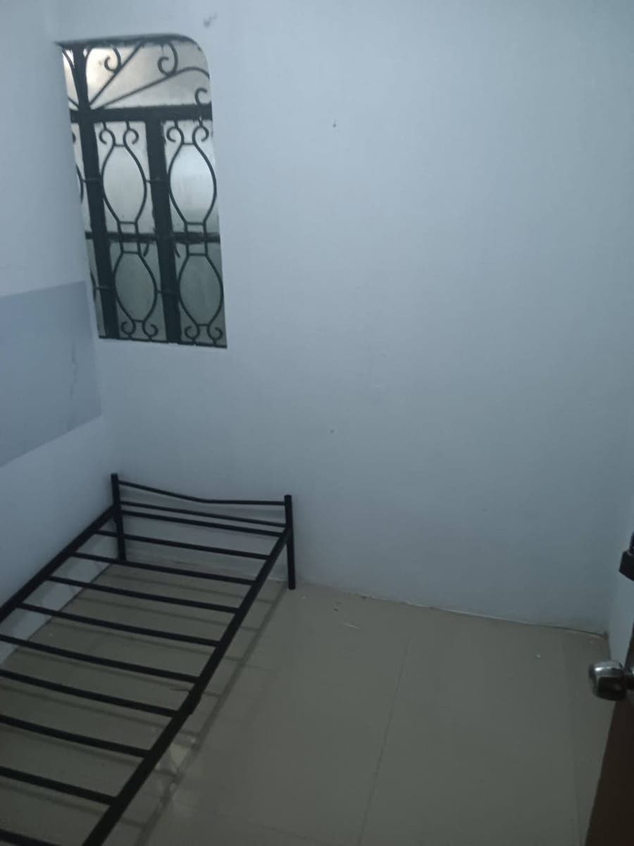 Room for rent. Available on July 29 pero pwede na for viewing. 1 ride going to sm aura, market marke... - photo 2