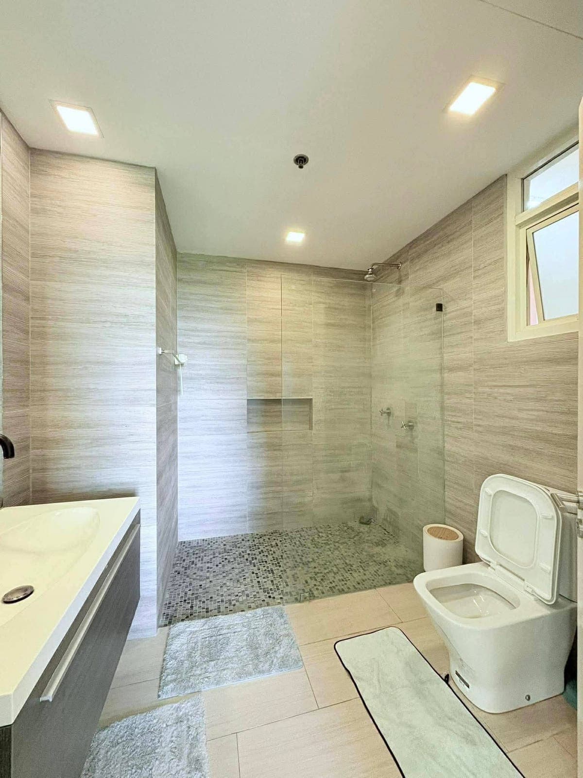 139 sqm 3BR Unit at Citylights, Cebu Veterans Dr., Nivel Hills, Apas, Cebu City (W/ PARKING, W/ BALC... - photo 2