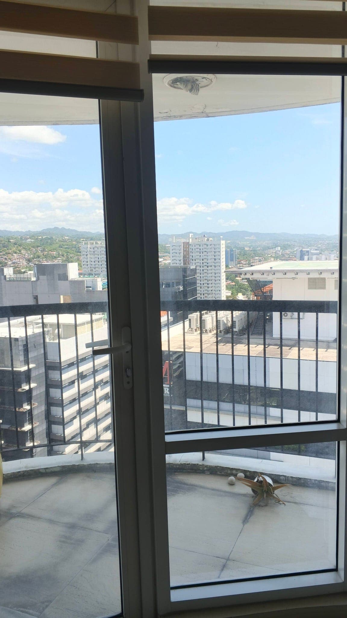 3br with balcony In calyx centre it park for 75,000 - photo 4