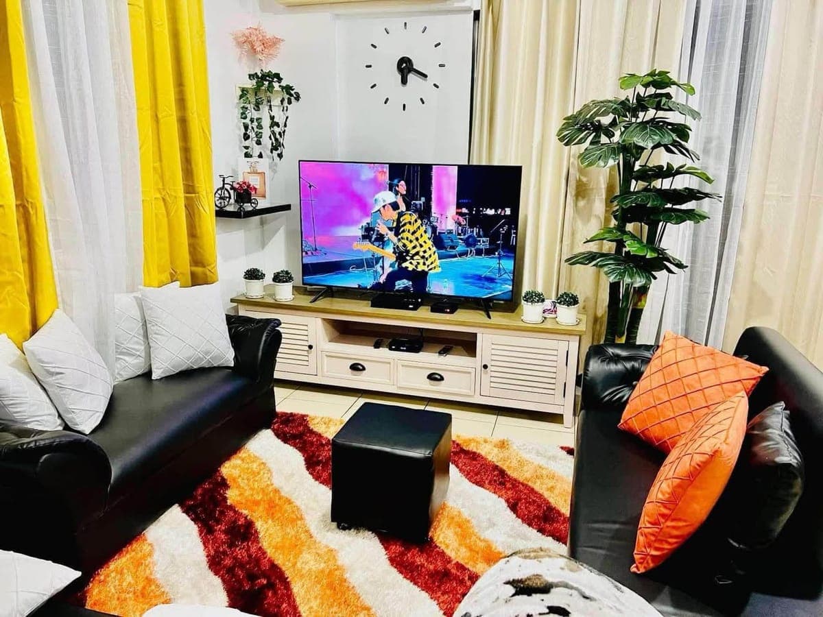 Owner here . For sale / for rent  fully furnished 3 bedrooms condo , two bathrooms ( master with own... - photo 1