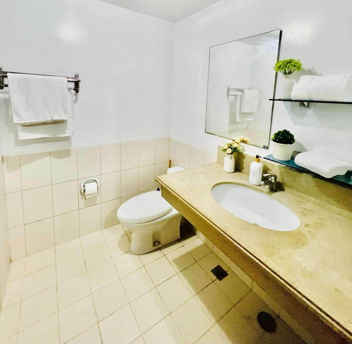 Owner here . For sale / for rent  fully furnished 3 bedrooms condo , two bathrooms ( master with own... - photo 5