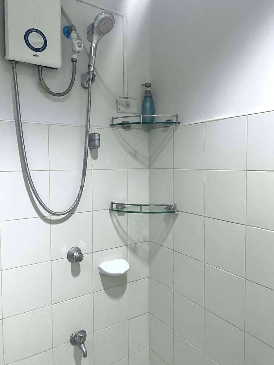 Grand Tower 2.manila condo for rent or for sale with parking or without , near dlsu - photo 3