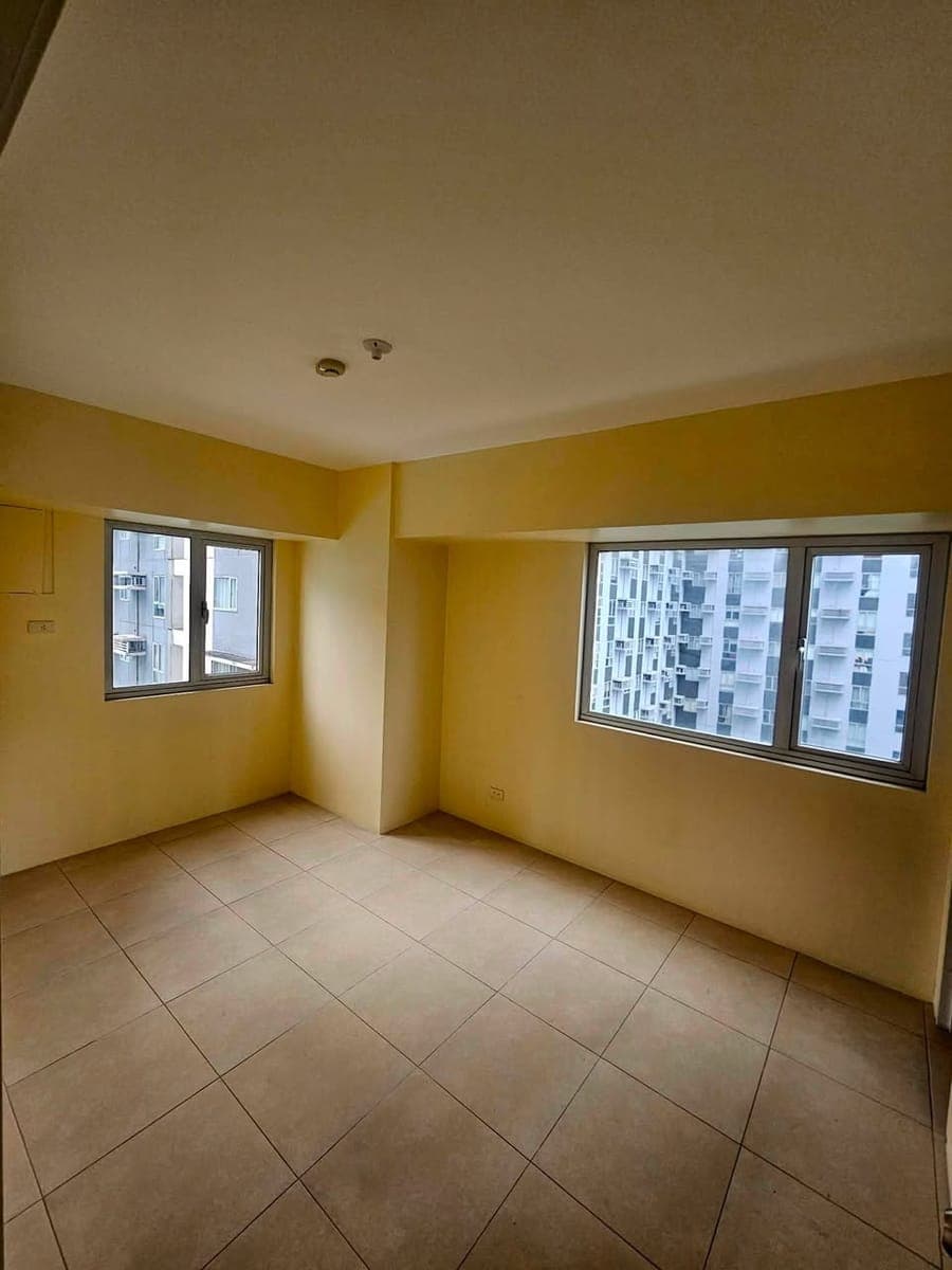 🏙️ FOR LEASE – 2BR + Utility Room - photo 3