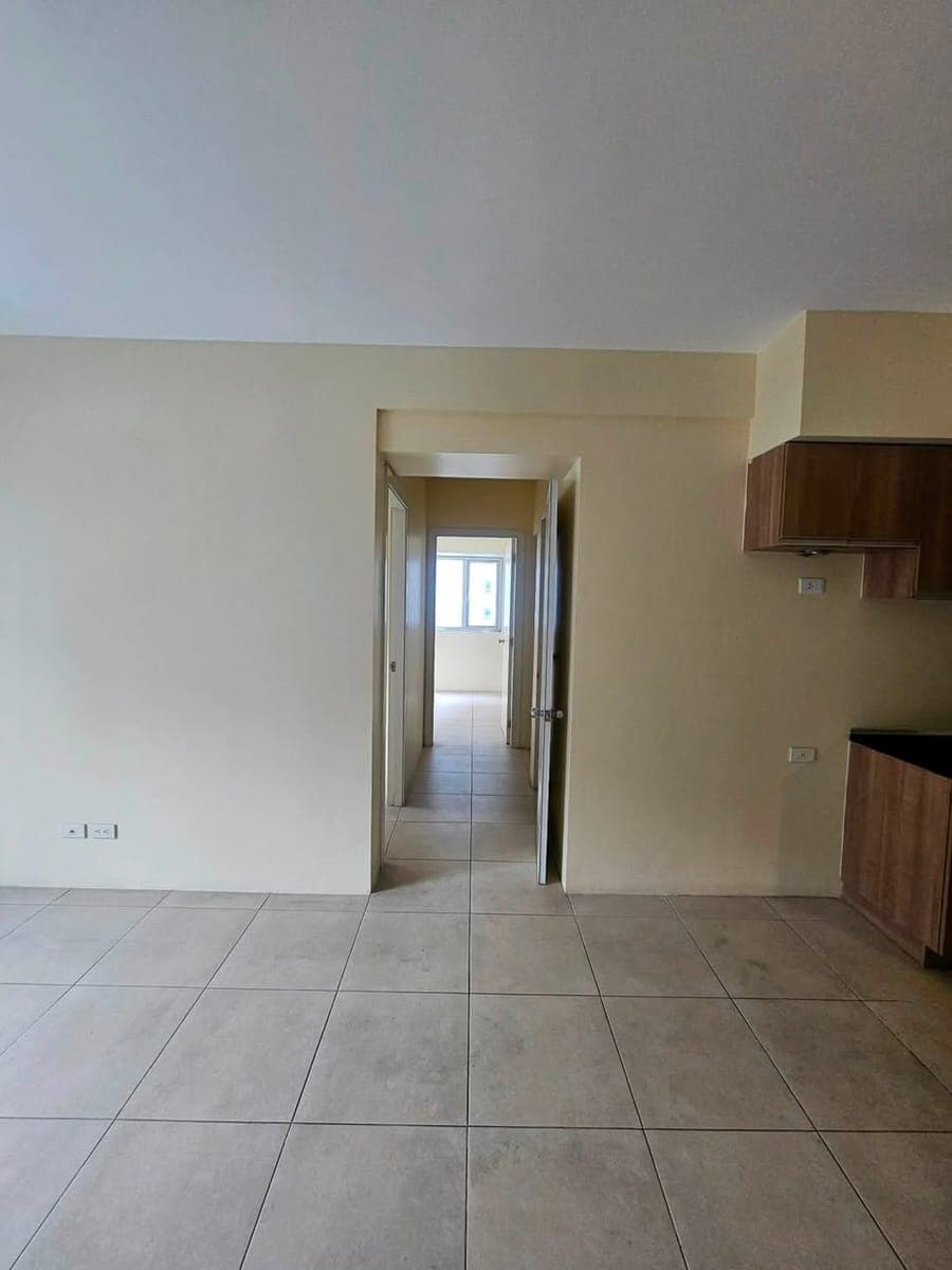 🏙️ FOR LEASE – 2BR + Utility Room - photo 5