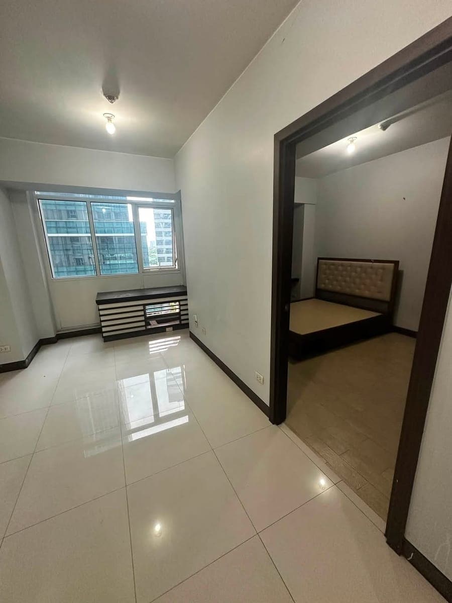Eastwood City Condo for rent - photo 3