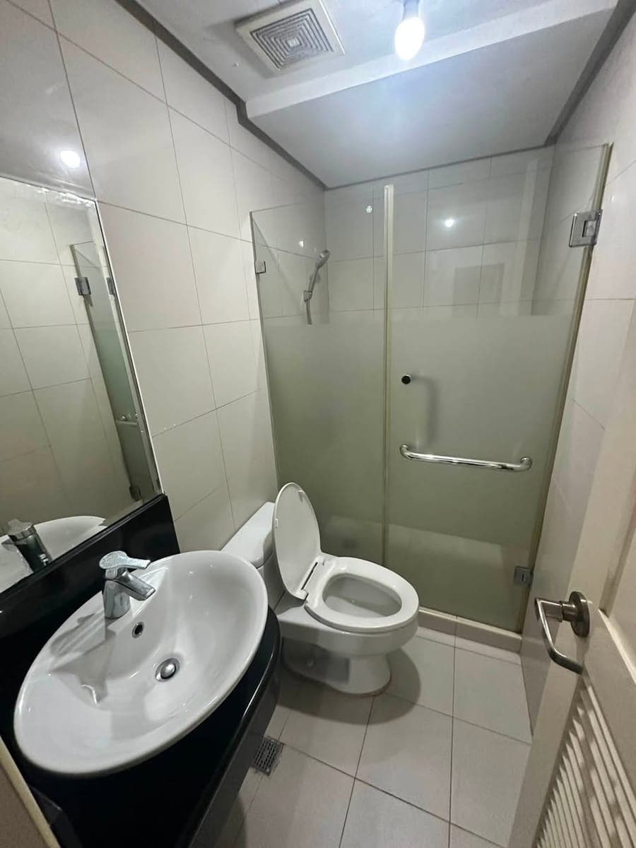 Eastwood City Condo for rent - photo 5