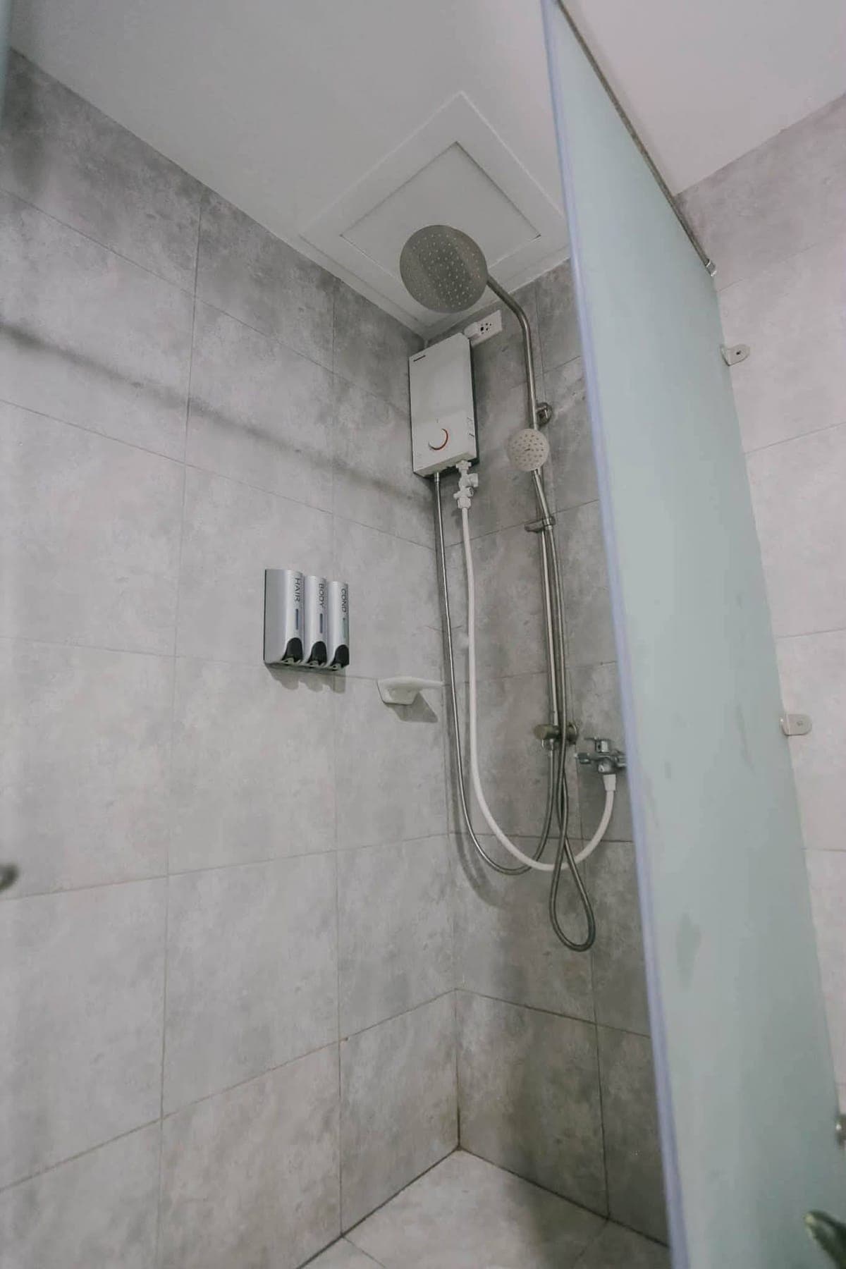 STUDIO UNIT FOR RENT NEAR SWU, JONES AVE, MEGA REVIEW CENTER, CHONG HUA, VICENTE SOTTO,  FUENTE - photo 5