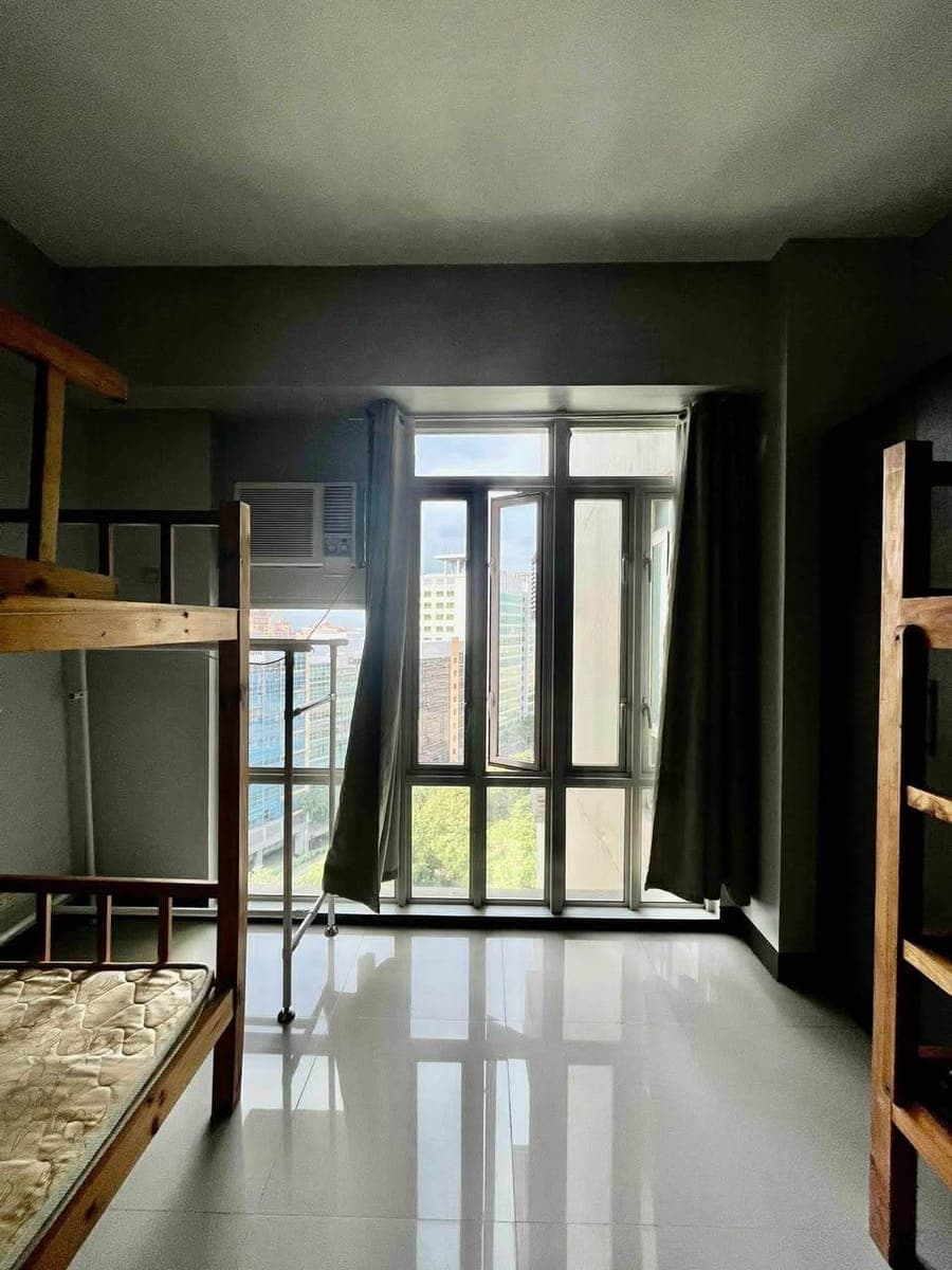 I’m looking for 2 female roommates who are: - photo 4