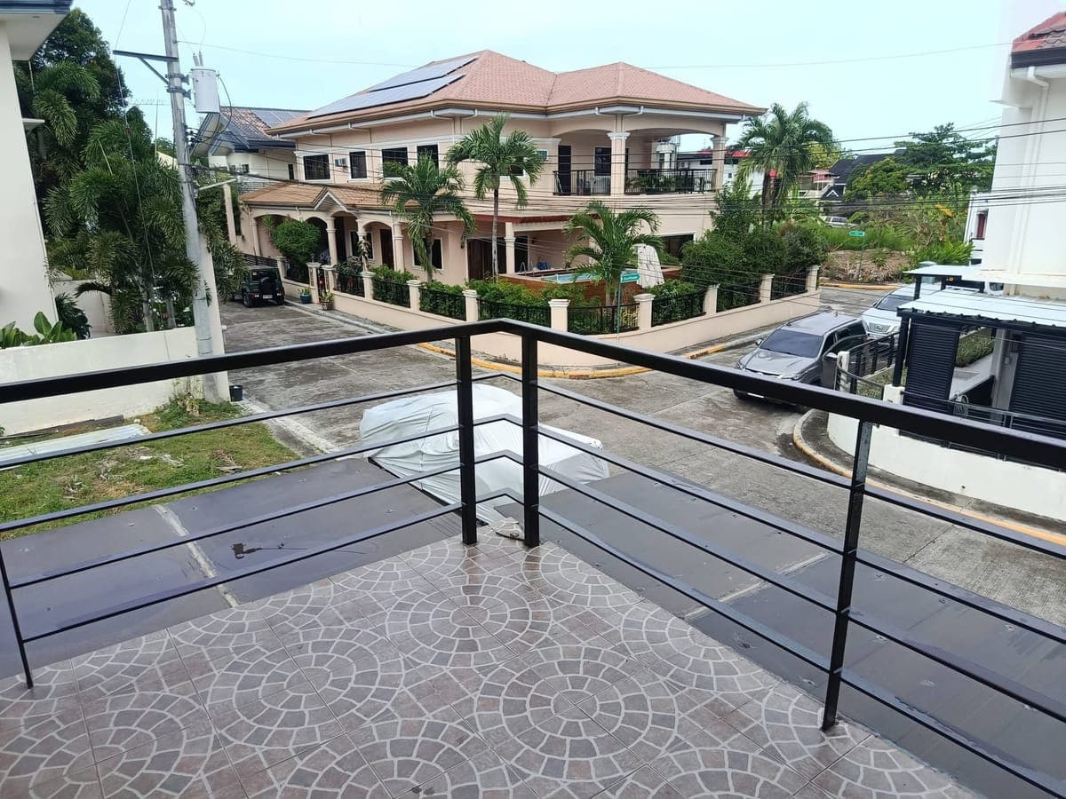 LIVE IN COMFORT & STYLE – ECO-FRIENDLY FAMILY HOME IN TALAMBAN! - photo 4