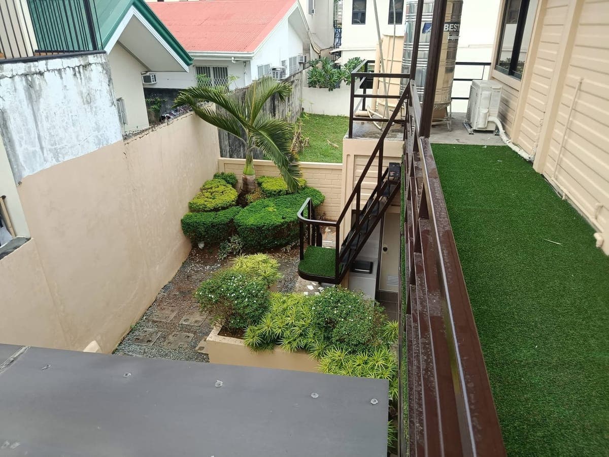 LIVE IN COMFORT & STYLE – ECO-FRIENDLY FAMILY HOME IN TALAMBAN! - photo 5