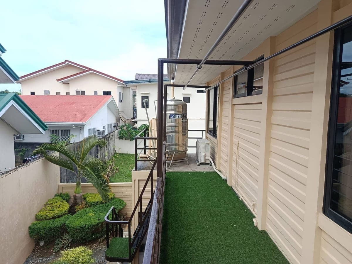 LIVE IN COMFORT & STYLE – ECO-FRIENDLY FAMILY HOME IN TALAMBAN! - photo 6