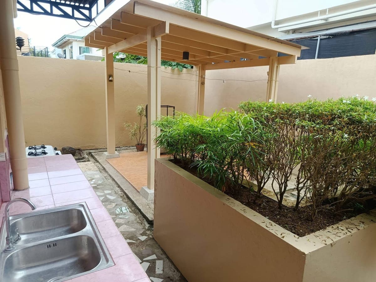 LIVE IN COMFORT & STYLE – ECO-FRIENDLY FAMILY HOME IN TALAMBAN! - photo 7