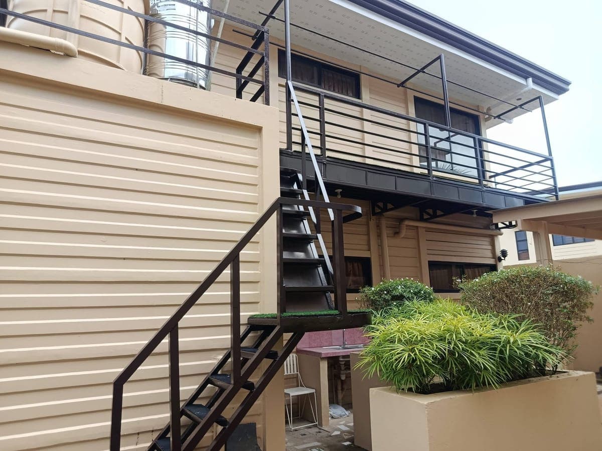 LIVE IN COMFORT & STYLE – ECO-FRIENDLY FAMILY HOME IN TALAMBAN! - photo 8