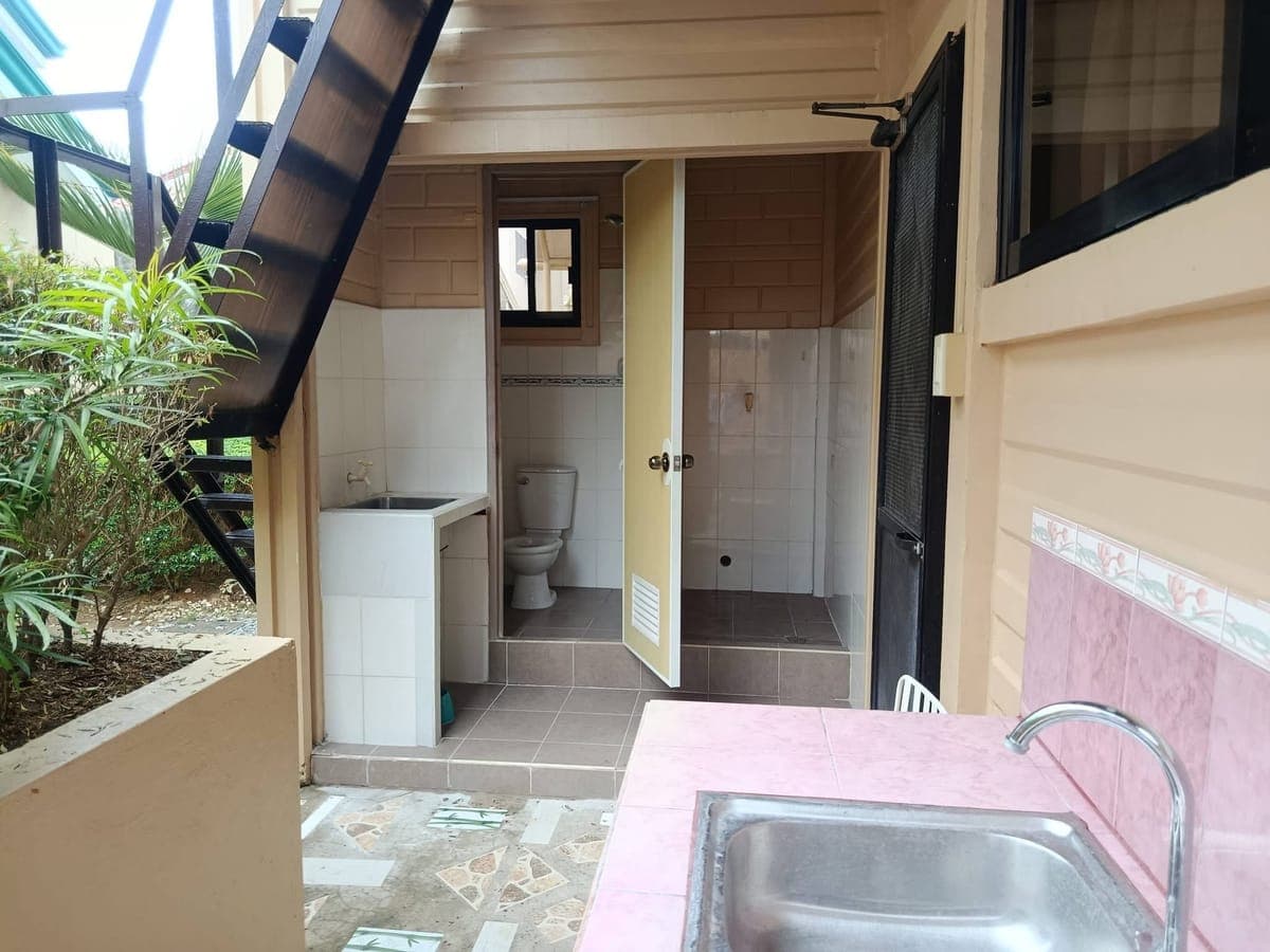 LIVE IN COMFORT & STYLE – ECO-FRIENDLY FAMILY HOME IN TALAMBAN! - photo 9