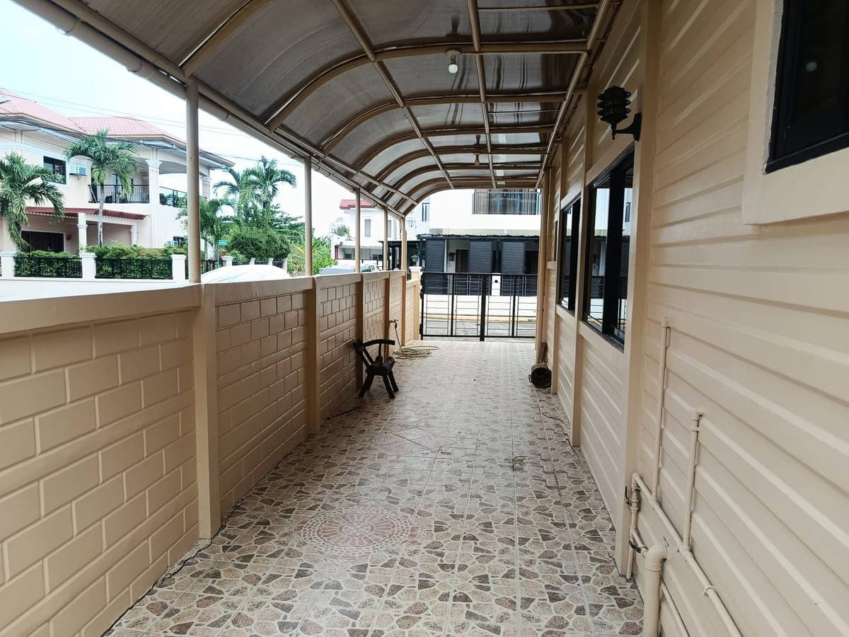 LIVE IN COMFORT & STYLE – ECO-FRIENDLY FAMILY HOME IN TALAMBAN! - photo 10