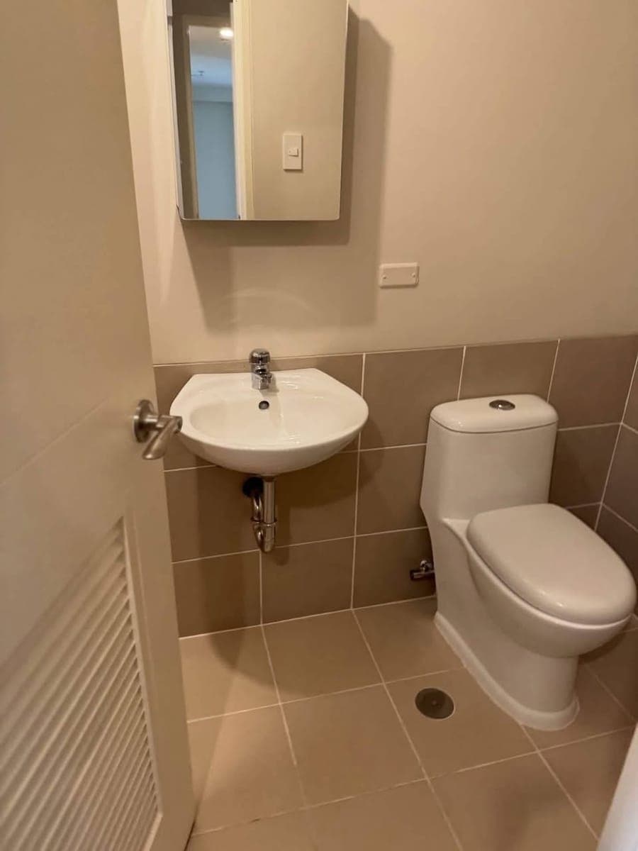𝗔𝗩𝗔𝗜𝗟𝗔𝗕𝗟𝗘 𝗙𝗢𝗥 𝗥𝗘𝗡𝗧: 1 𝗕𝗲𝗱𝗿𝗼𝗼𝗺 𝗨𝗻𝗶𝘁 𝗶𝗻 𝗗𝗠𝗖𝗜 𝗖𝗮𝗺𝗲𝗿𝗼𝗻 𝗥𝗲𝘀𝗶�... - photo 4