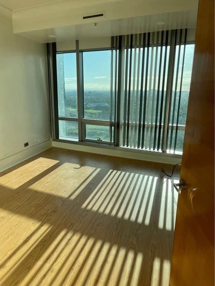 FOR LEASE: Semi Furnished 2 Bedroom with Maid's Room unit at One Mckinley Place, BGC - photo 2