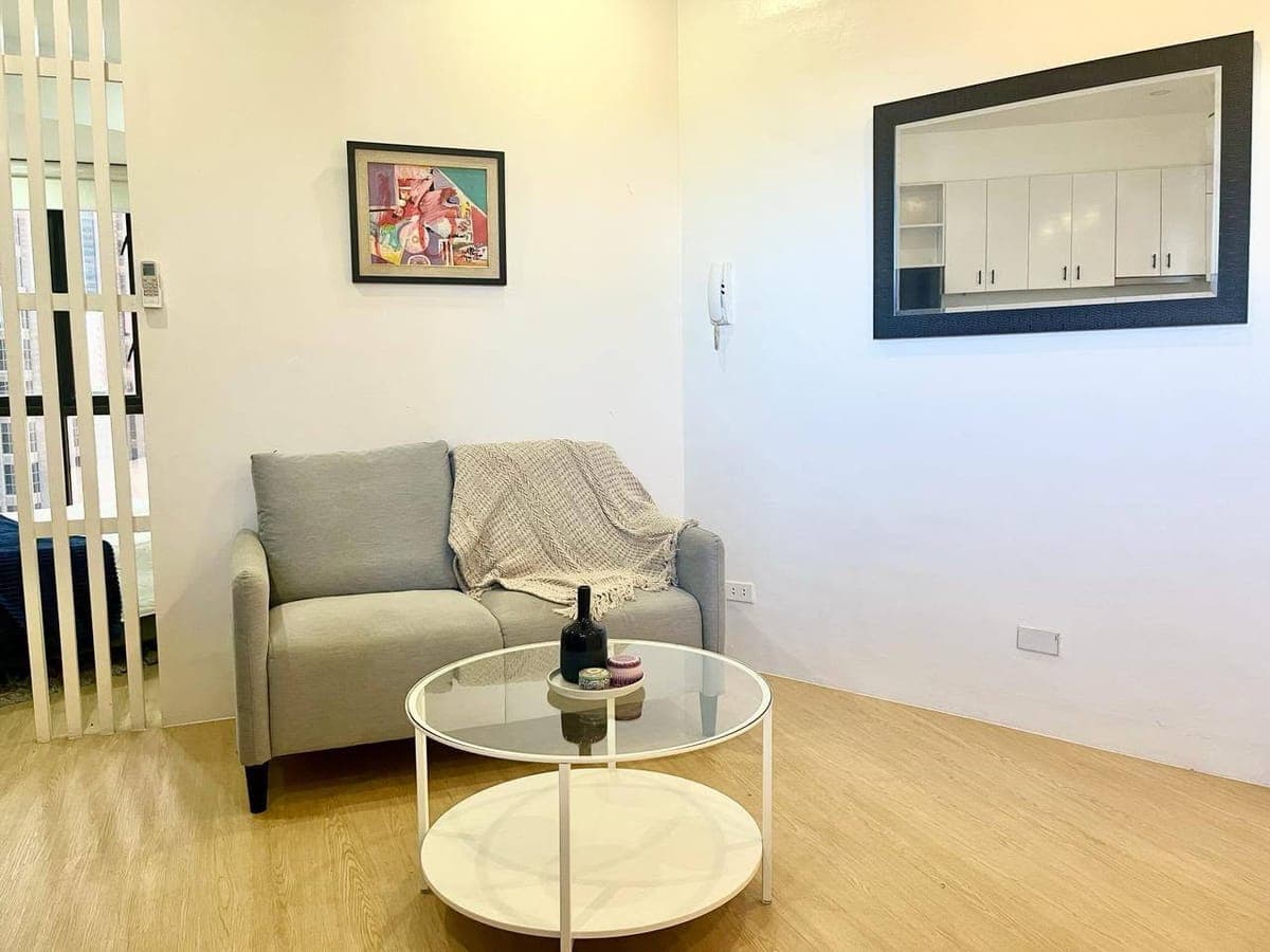 Fully Furnished 1 bedroom Unit in Prince Plaza 2, Legazpi Village, Makati City - photo 1