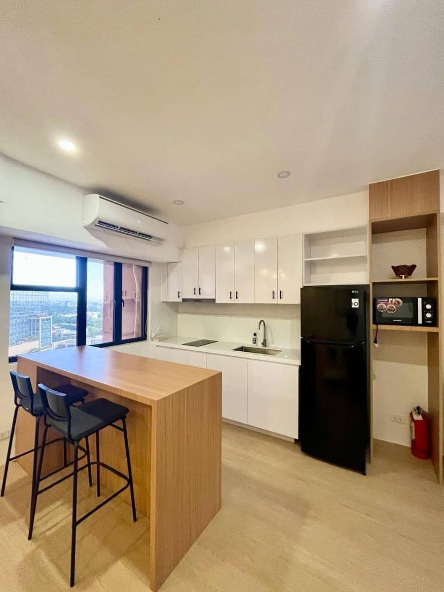 Fully Furnished 1 bedroom Unit in Prince Plaza 2, Legazpi Village, Makati City - photo 2