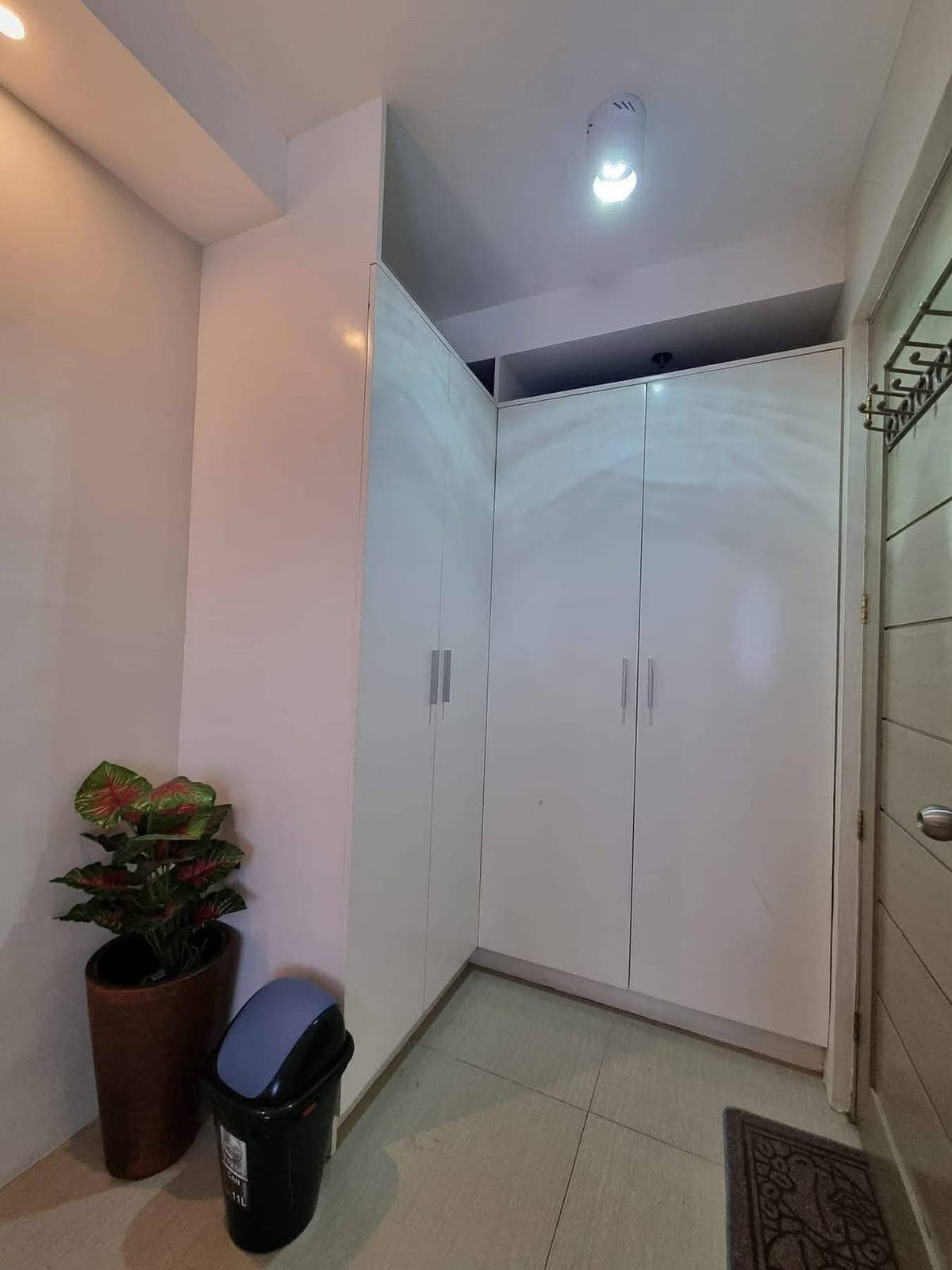 FURNISHED 1 BEDROOM Condo - photo 4