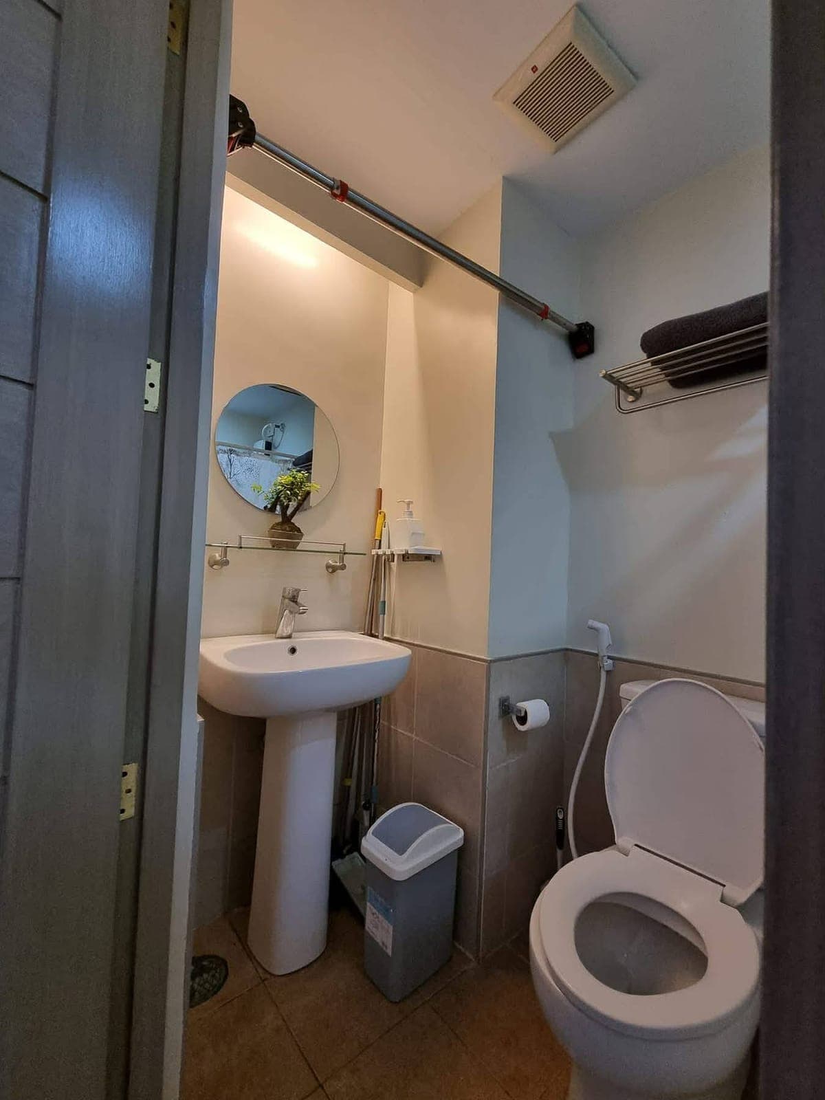 FURNISHED 1 BEDROOM Condo - photo 5