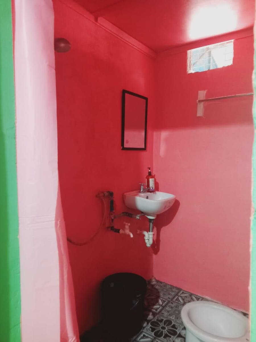 Room for rent with own sink and CR - photo 5