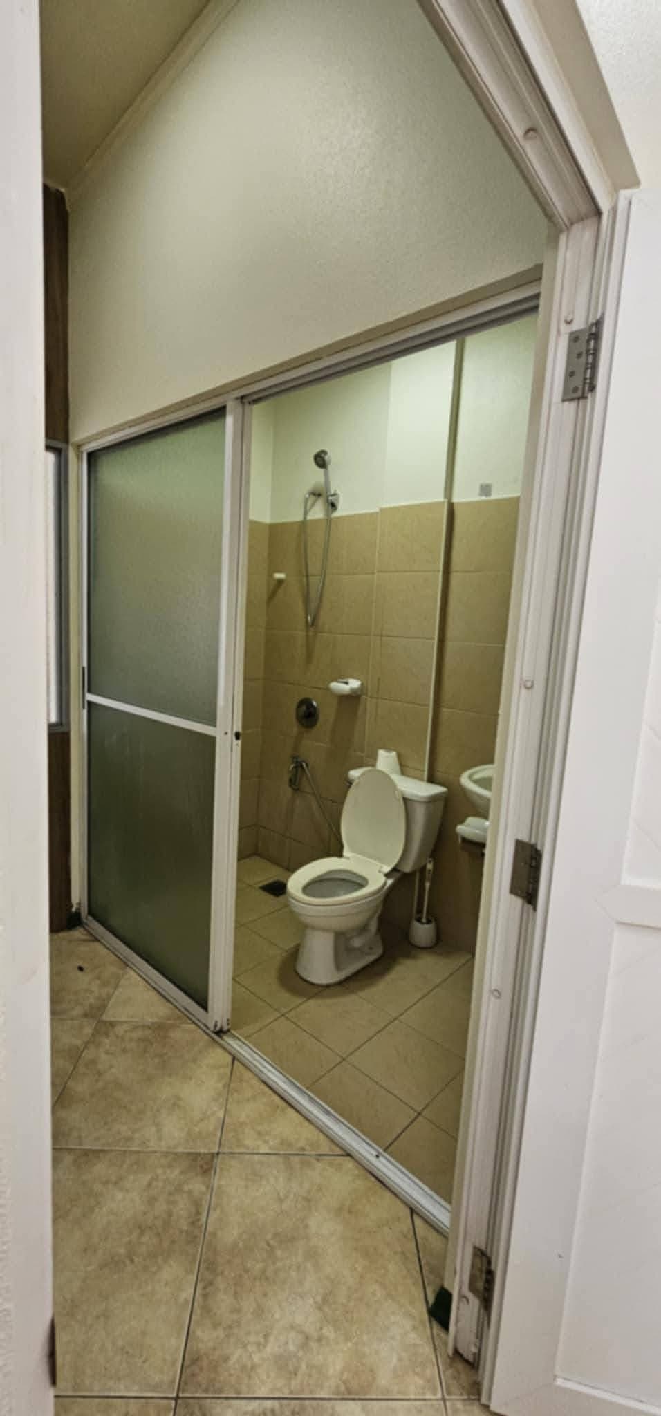 FULLY FURNISHED 1- BEDROOM APARTMENT WITH PARKING FOR RENT - photo 2