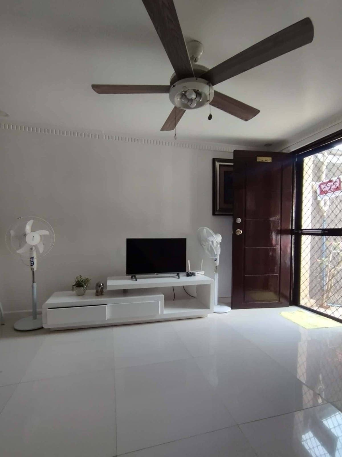 For Rent 3 Bedrooms Fully Furnished 2 Storey House @P20K/mo in Portville Mactan - photo 2