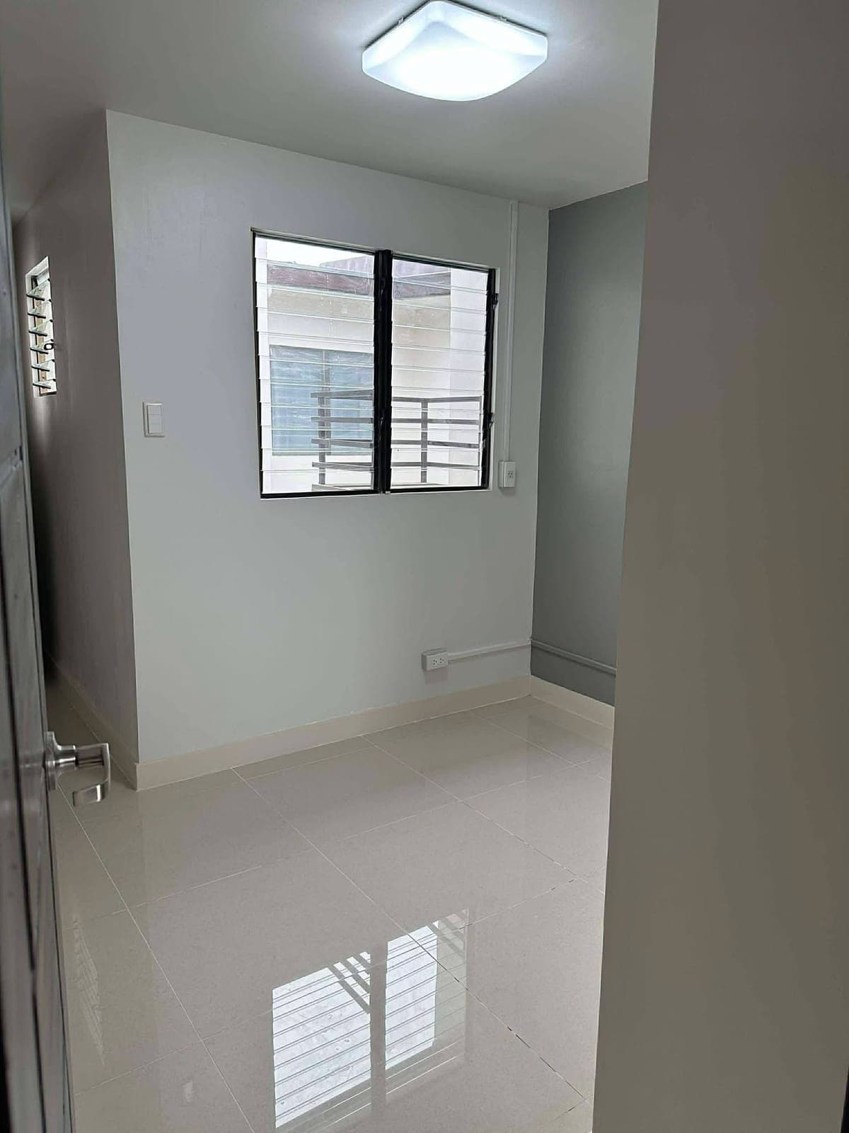 For rent 2 storey unit - photo 2